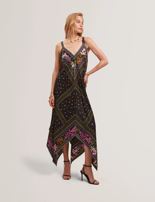 LARIIA | BLACK