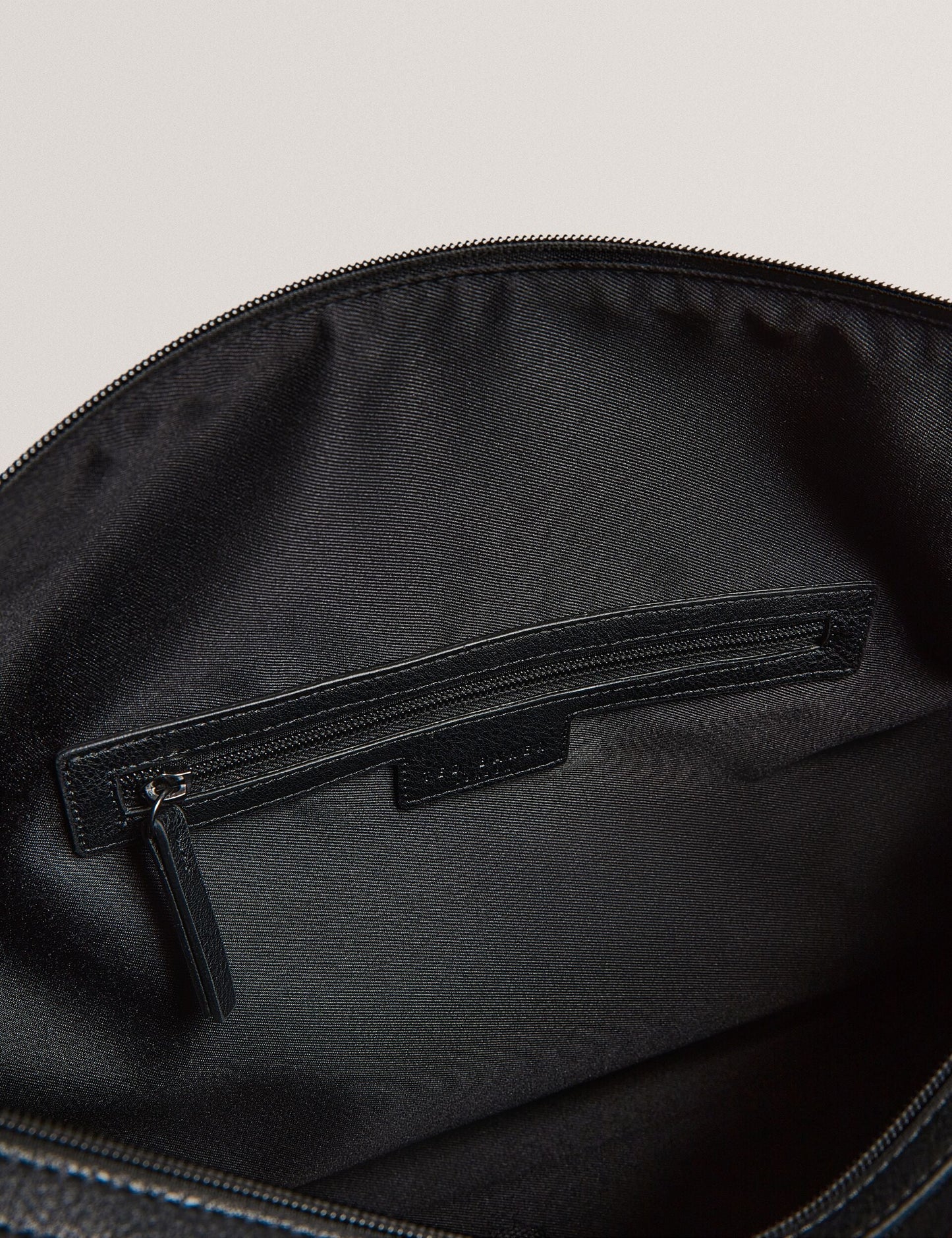 KELVIN | BLACK