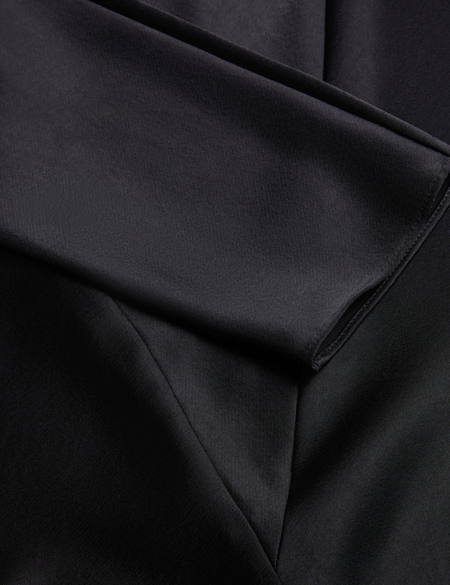 AVELLI | BLACK