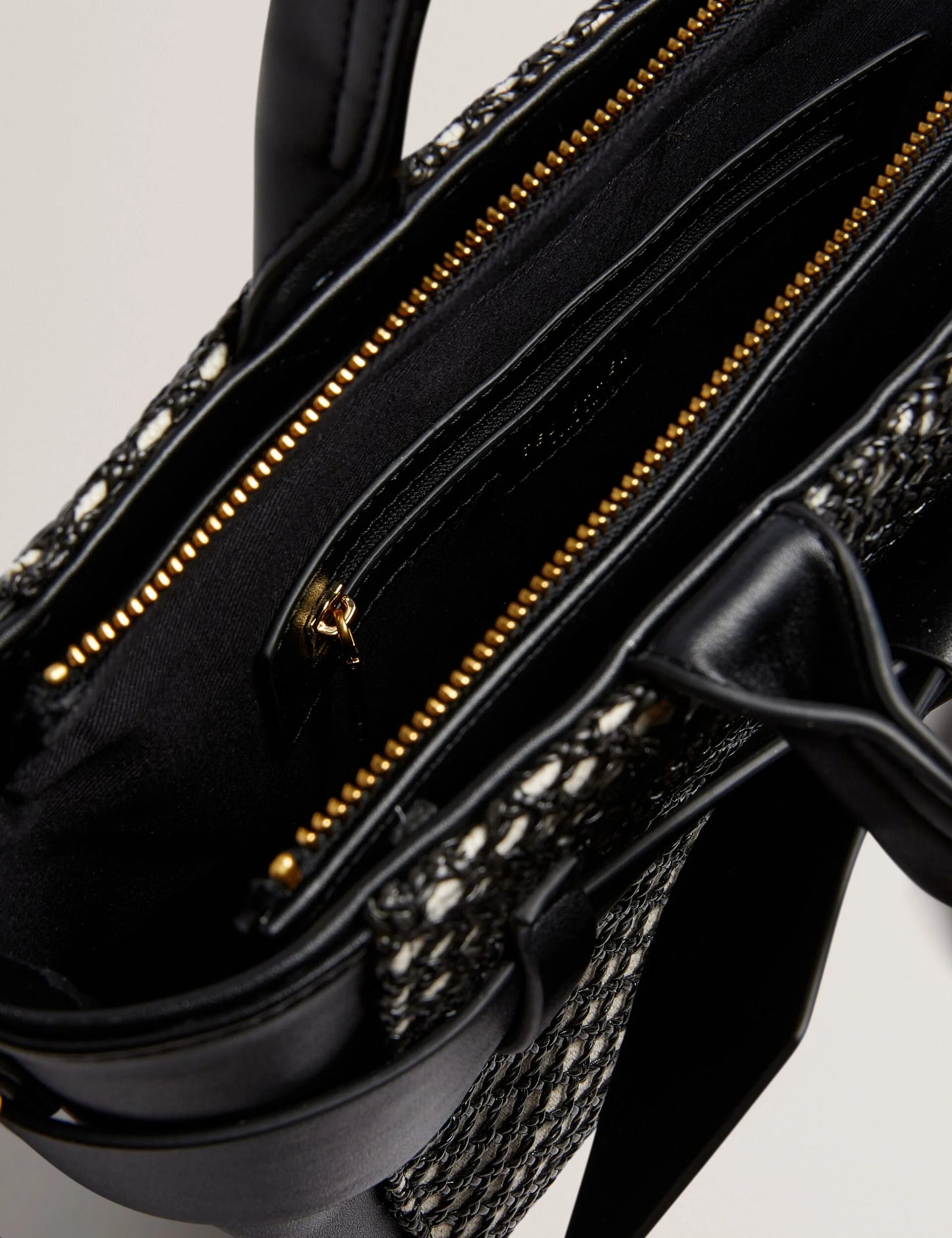 JEESA | BLACK