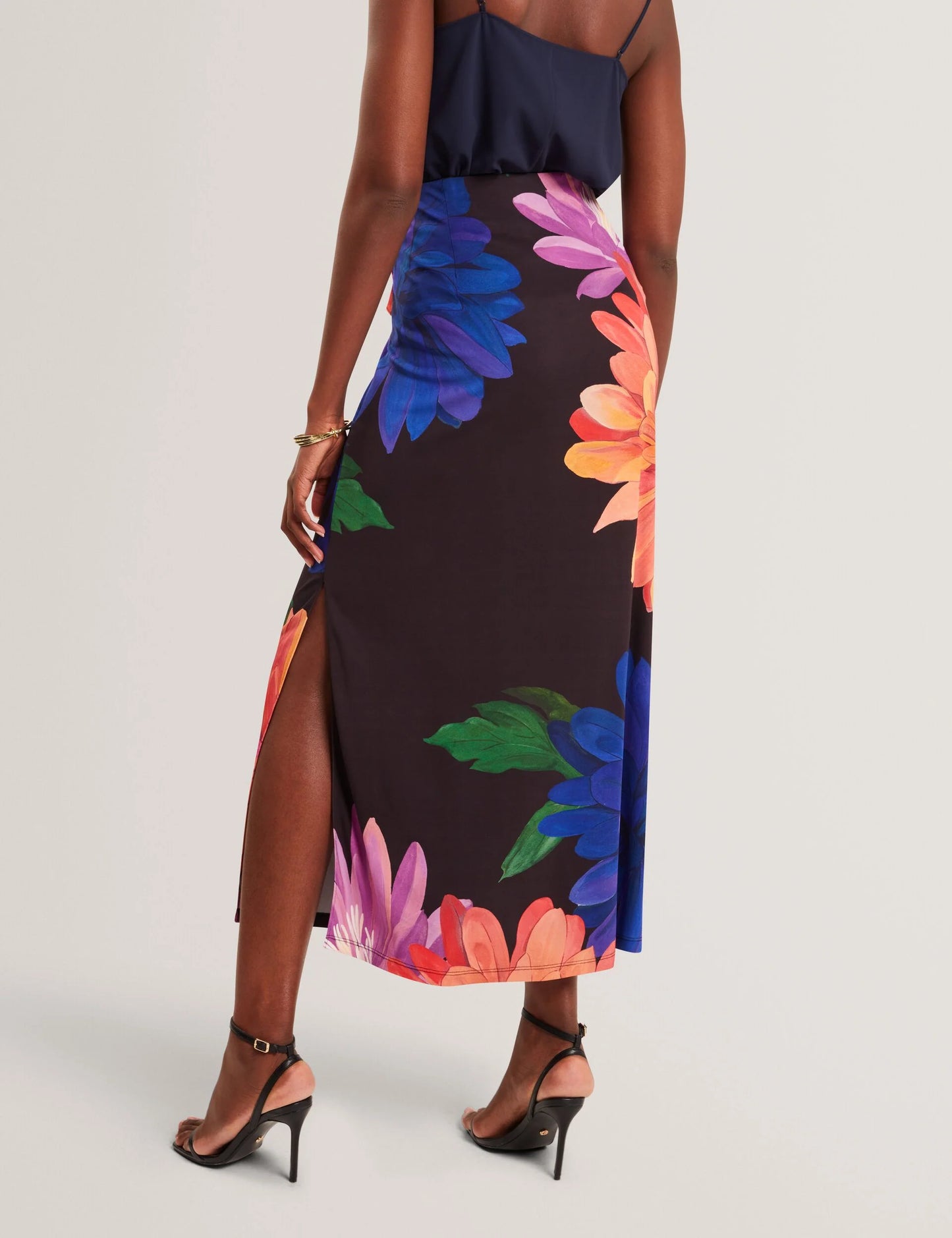 VARNIA | BLACK