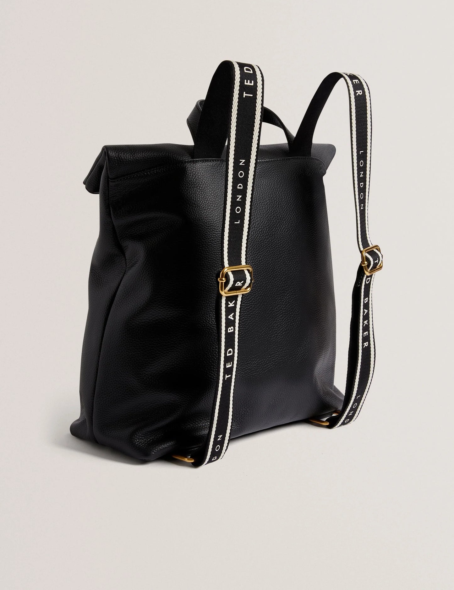 ESSAYA | BLACK