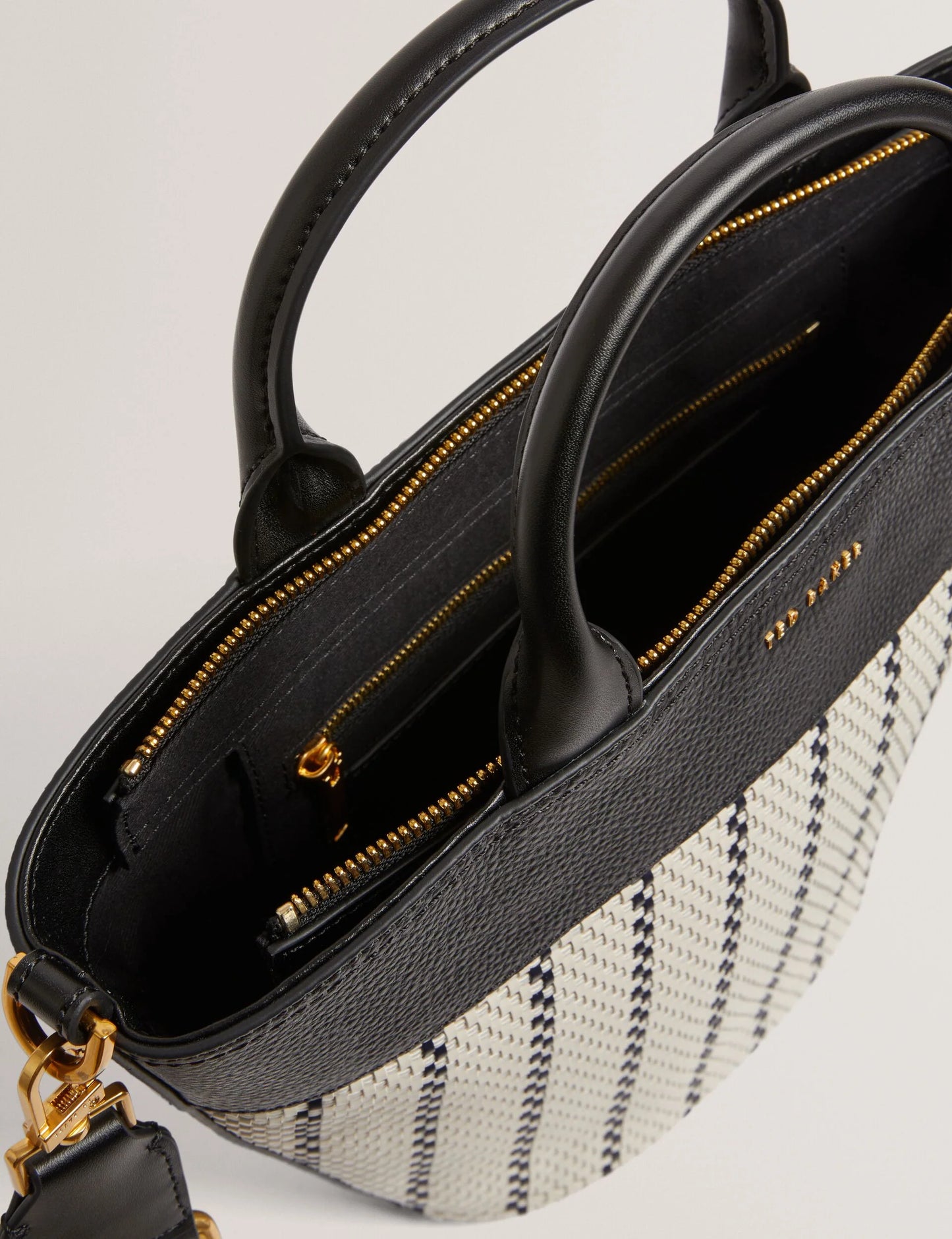 RIVERI | BLACK