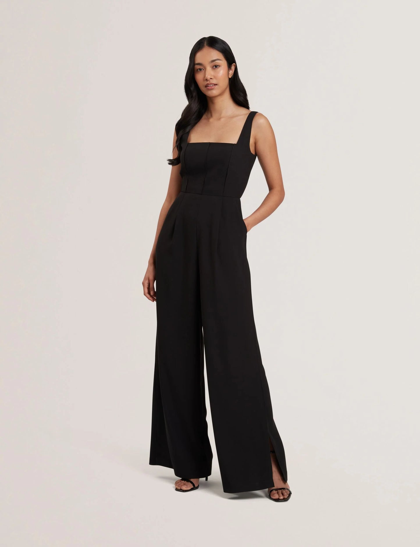 INUJ | BLACK