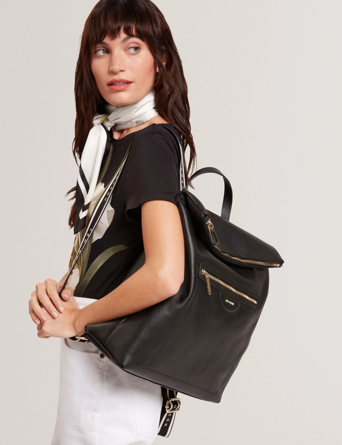 ESSAYA | BLACK