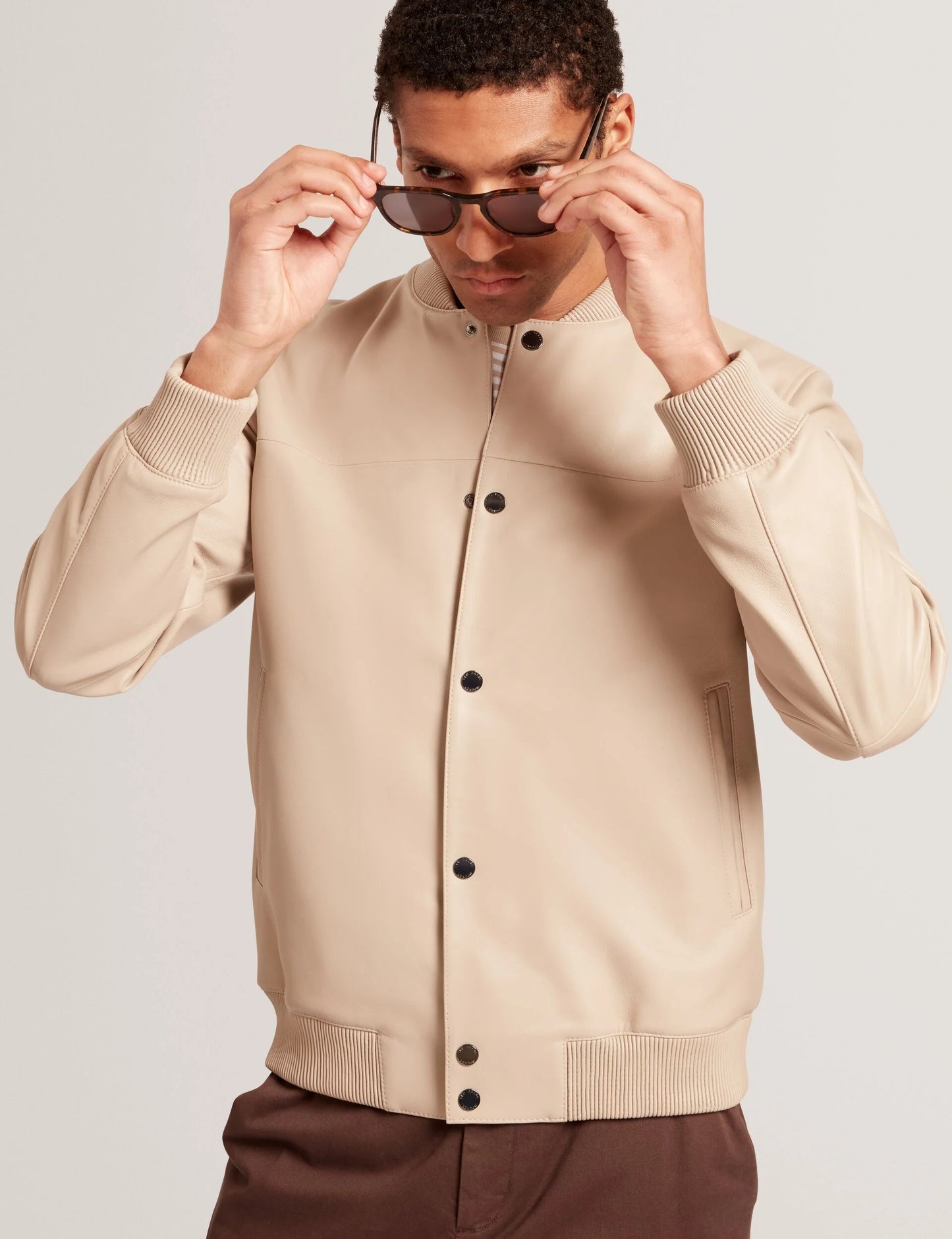 LEEAMS | TAUPE